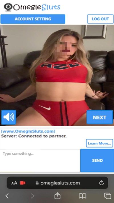 USA Athlete flashes tits on omegle chat